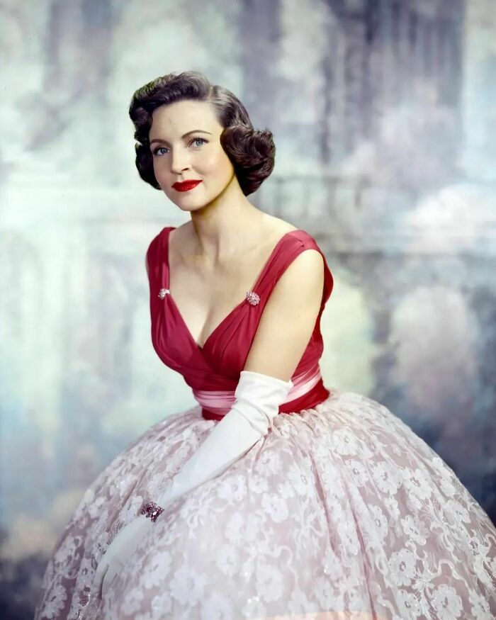 30 Rare Old Pics Of Celebs Shared By A Page “Dedicated To Those Who Cherish The Past” 1
