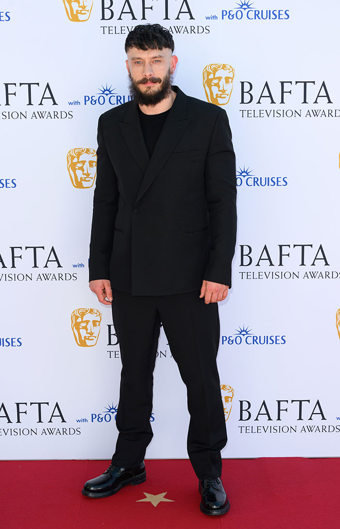 From Lace Dresses To Eccentric Suits, Here Are 15 Outfits That Landed Celebrities On The Worst-Dressed List 13