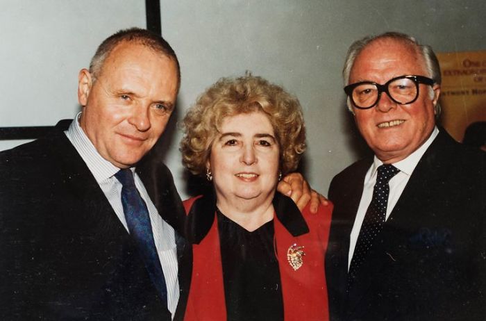 Someone Found A Photo Album With A Woman Next To Hollywood Stars In A Thrift Shop And It’s Like A Time Machine 15