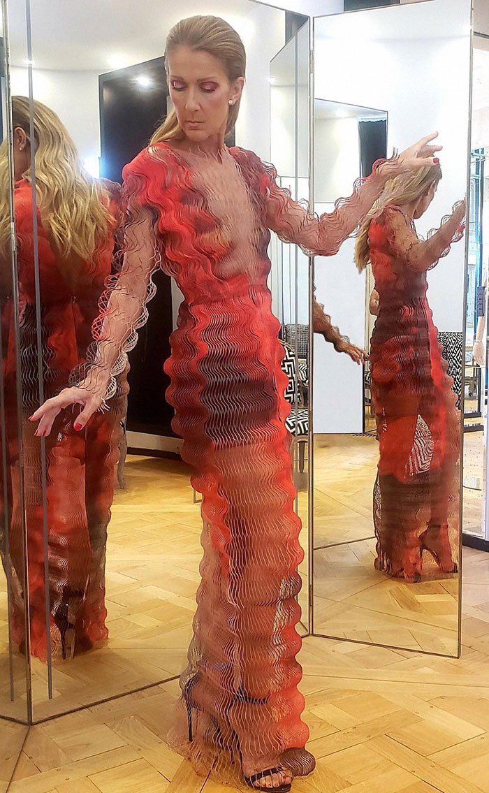 13 “Optical Illusion” Dresses Worn By Celebrities That Escape The Ordinary 5