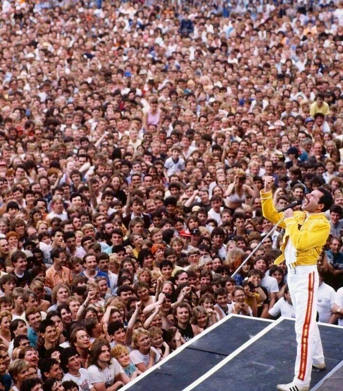 30 Rare Old Pics Of Celebs Shared By A Page “Dedicated To Those Who Cherish The Past” 5