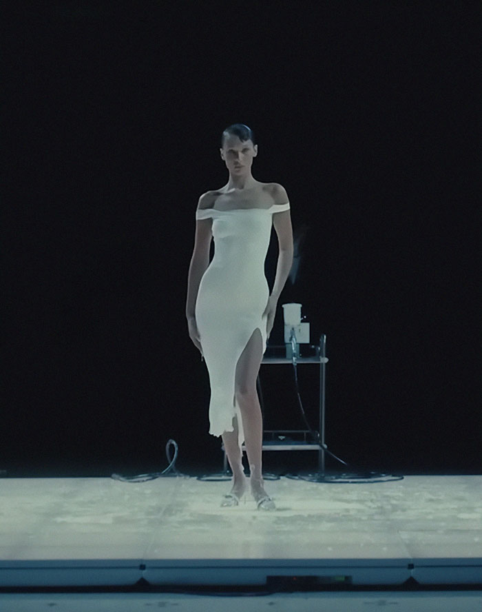 13 “Optical Illusion” Dresses Worn By Celebrities That Escape The Ordinary 7