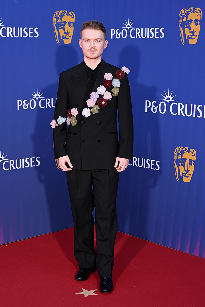 From Lace Dresses To Eccentric Suits, Here Are 15 Outfits That Landed Celebrities On The Worst-Dressed List 8