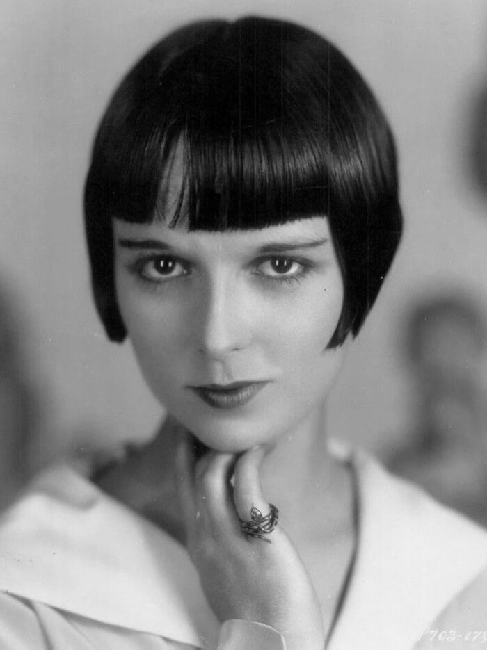 40 Century-Old Photos Of The Women Who Defined Timeless Beauty 13