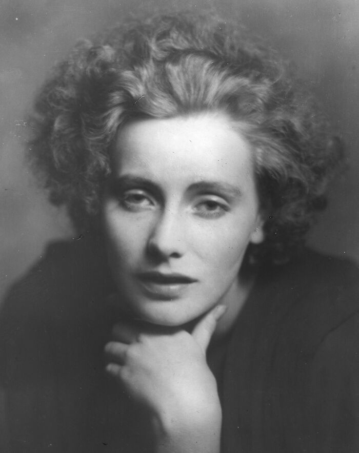 40 Century-Old Photos Of The Women Who Defined Timeless Beauty 3