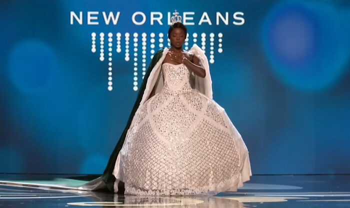 30 Pics Of The Miss Universe Contestants Wearing “National Costumes” 14