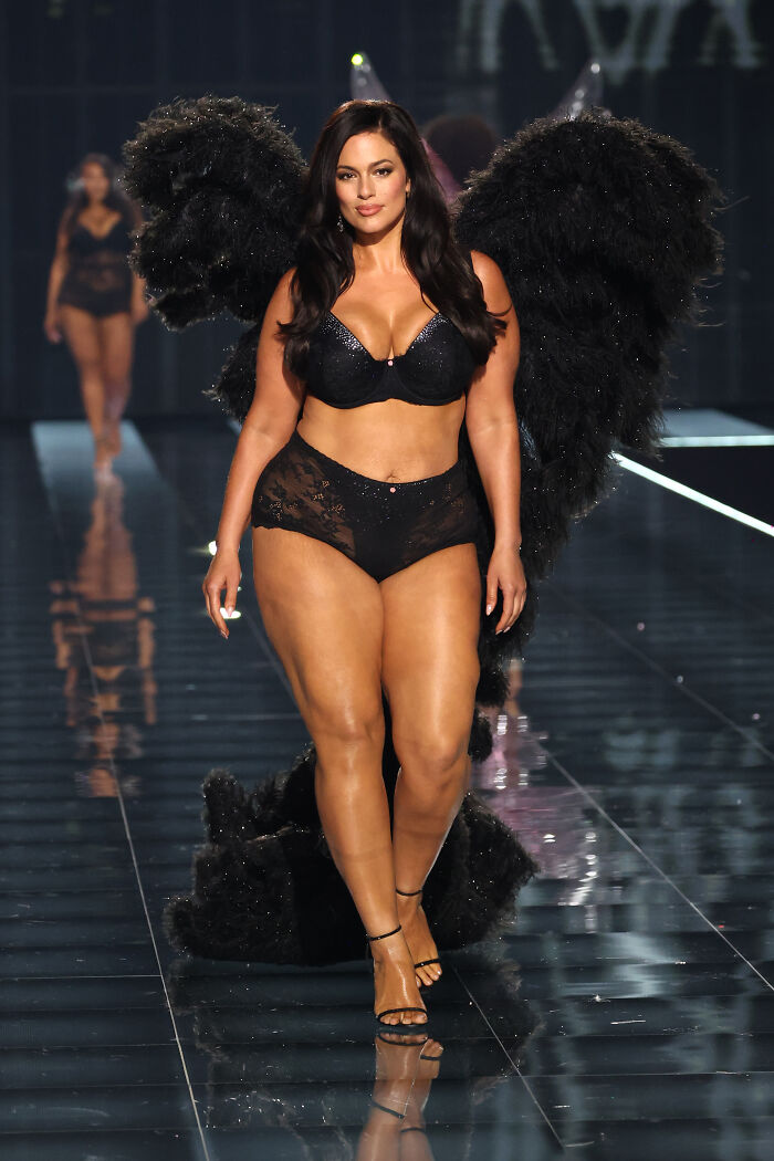 The Most Iconic Looks From The 2025 Victoria’s Secret Fashion Show 3