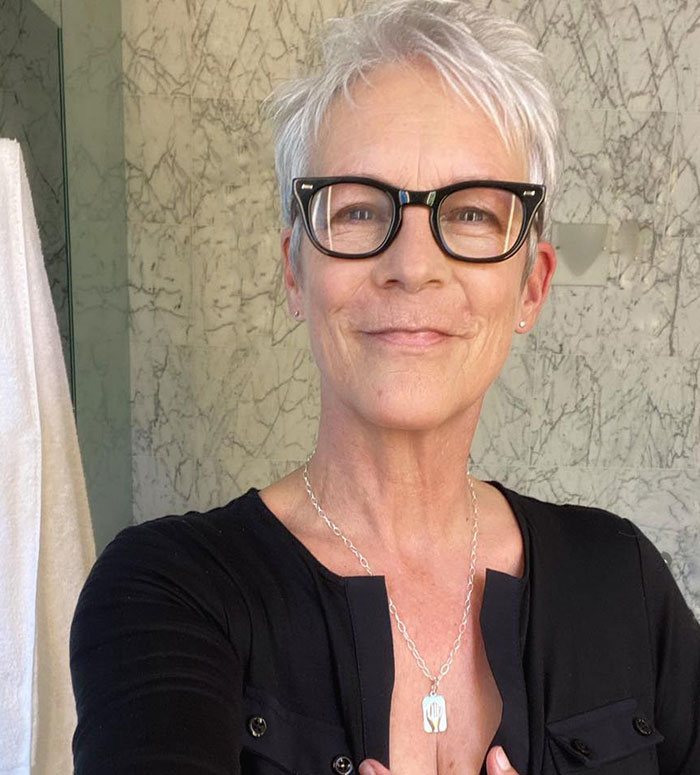 Jamie Lee Curtis’ Reaction To Sydney Sweeney’s Braless Look Has The Internet Losing Its Mind 1