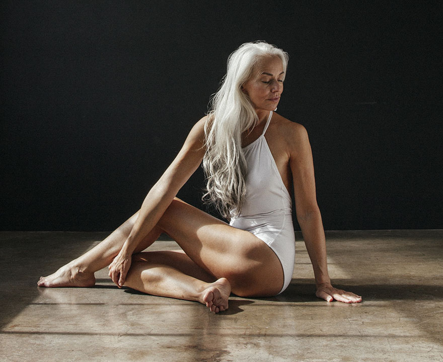 61-Year-Old Model Absolutely Rocks Her Swimsuit Campaign, And Shares Her Beauty Secrets 1