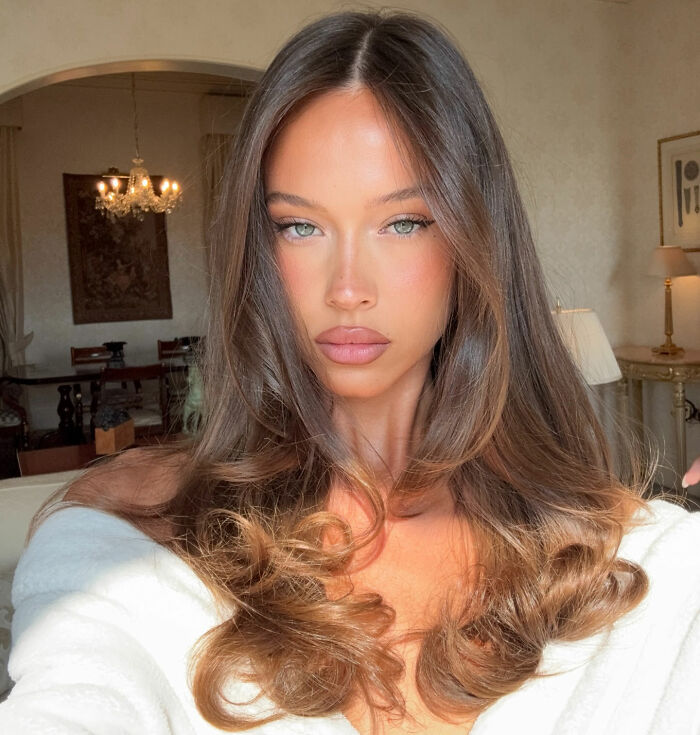 Australian Bikini Model Flooded With Online Mockery After Viewers Spot Blatant Photoshop Fail 12