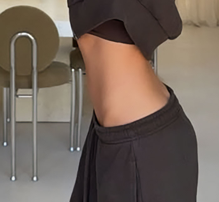 Australian Bikini Model Flooded With Online Mockery After Viewers Spot Blatant Photoshop Fail 3