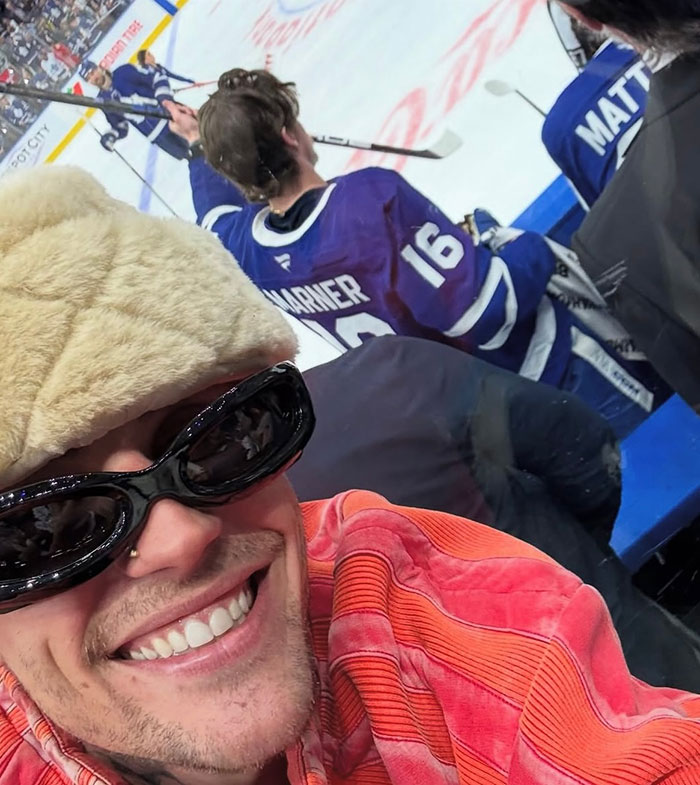 Hailey Bieber Posts Bikini Selfie After Husband Justin’s Hockey Game Tantrum 8