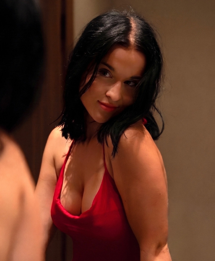 Viral “Red Bikini Girl” Reveals Jaw-Dropping Amount She Made On Adult Platform In Her First 48 Hours 1
