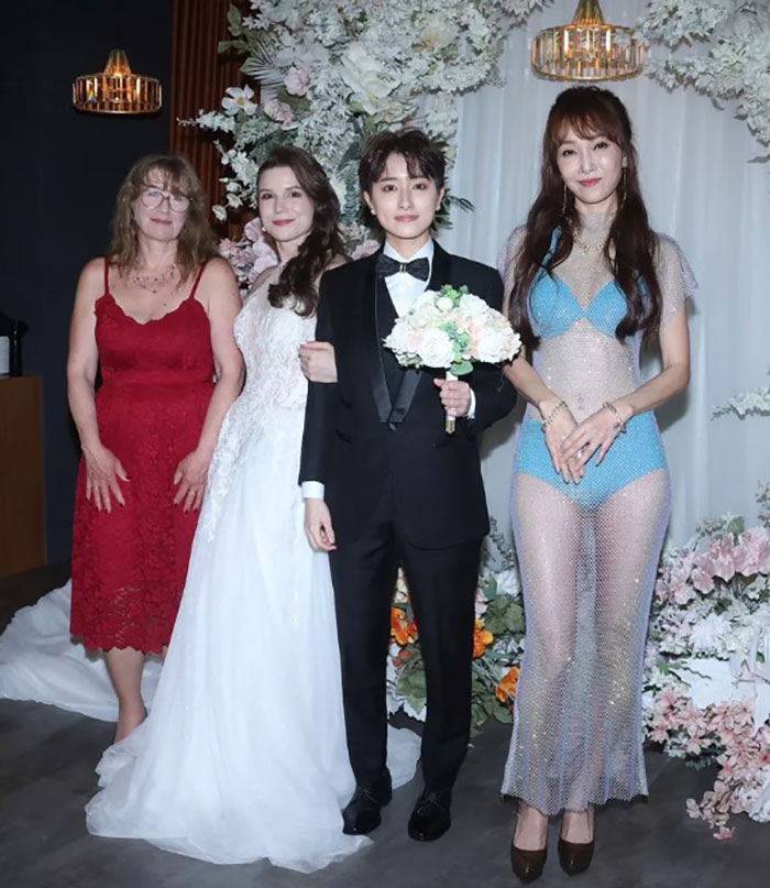 “Self-Absorbed” Mother-In-Law Slammed For Wearing Bikini To Daughter’s Wedding 3