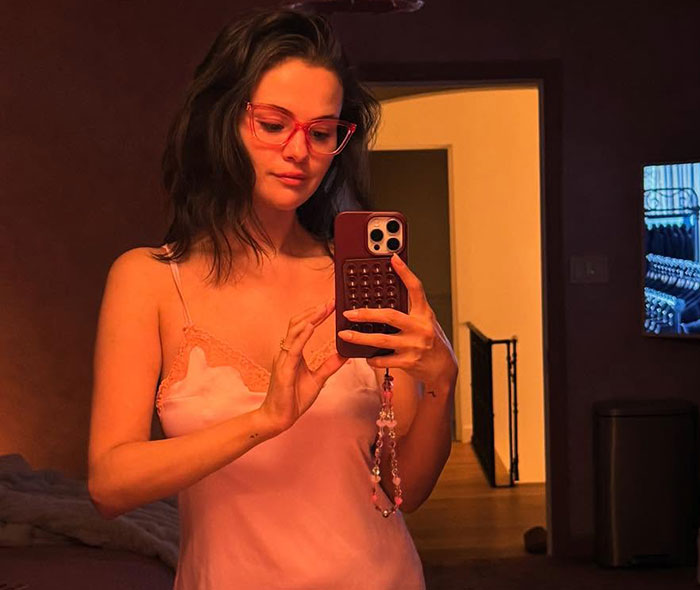 Selena Gomez Sparks Debate Over One-Piece Swimsuit During Girls’ Getaway 12