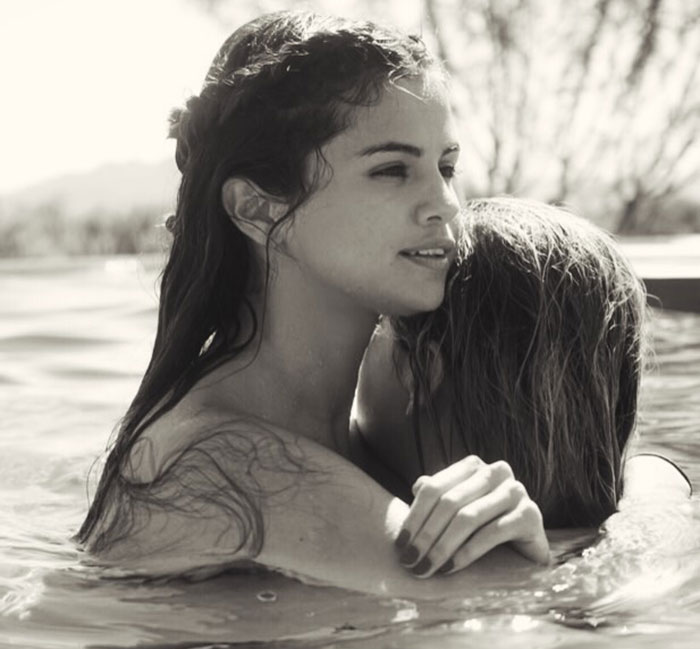 Selena Gomez Sparks Debate Over One-Piece Swimsuit During Girls’ Getaway 14