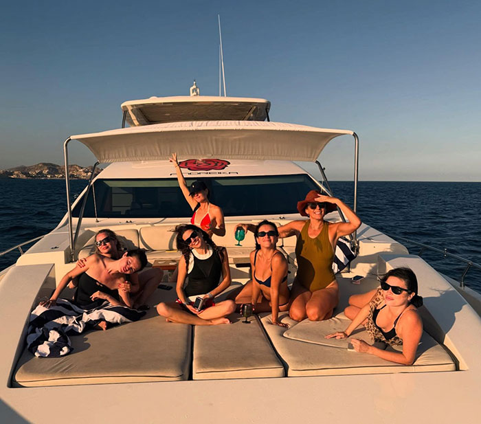 Selena Gomez Sparks Debate Over One-Piece Swimsuit During Girls’ Getaway 3
