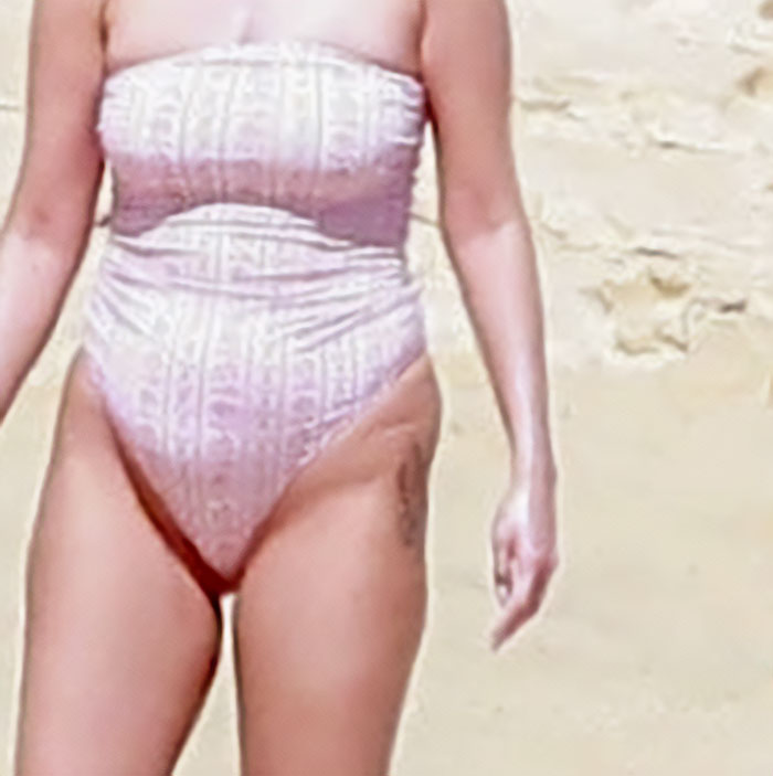 Selena Gomez Sparks Debate Over One-Piece Swimsuit During Girls’ Getaway 4