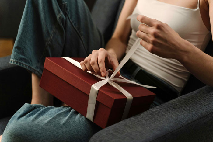 Friend’s Brother Gets Livid Over This 19 Y.O. Throwing Away His Pricey Lingerie Birthday Gift 4