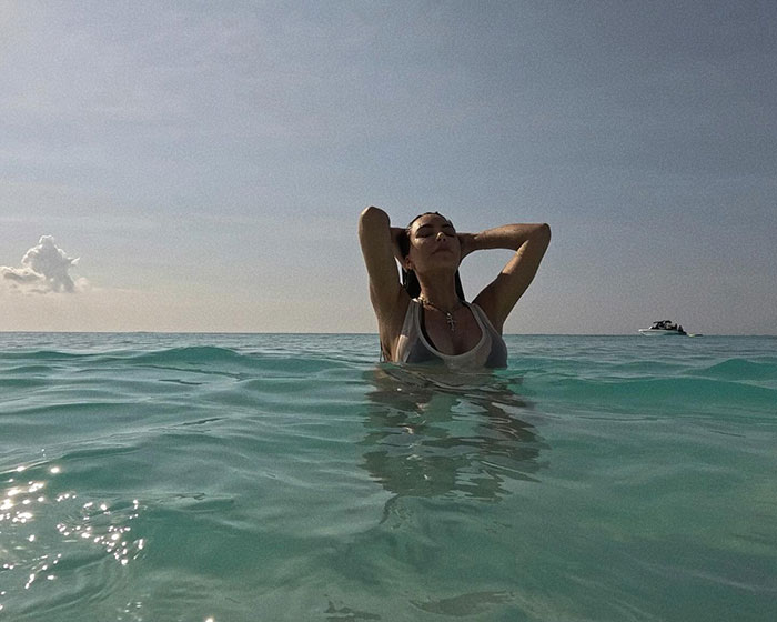 “The Dive Has Me Crying”: Fans Troll Kim Kardashian Over Photo Of Her Diving In Shallow Water 4