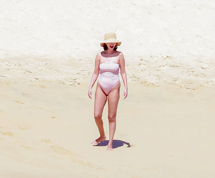 Selena Gomez Sparks Debate Over One-Piece Swimsuit During Girls’ Getaway 6