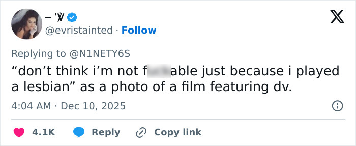 Amid Golden Globe Snub, Fans Notice “Odd” Detail In Sydney Sweeney’s Sports Illustrated Cover 7
