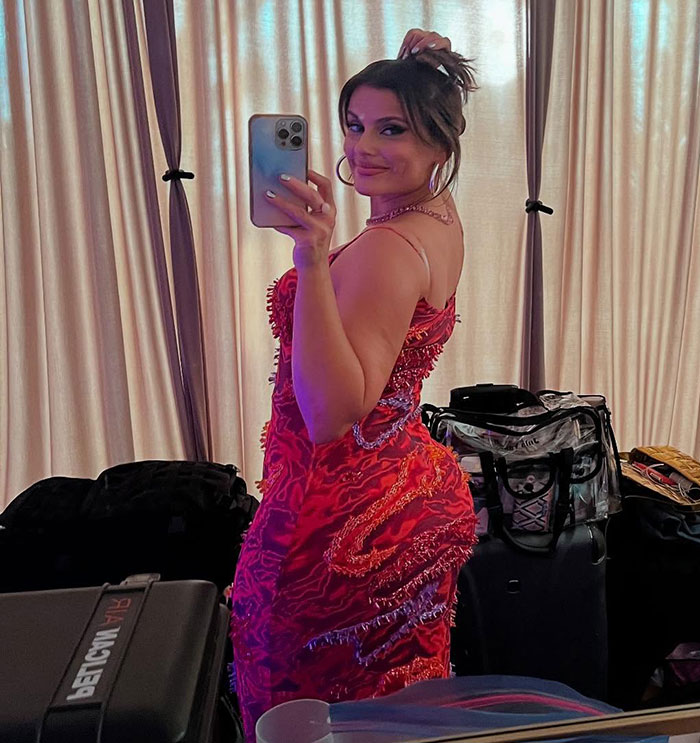 “I Love How She Looks”: Nelly Furtado Rings In 2025 With Empowering Bikini Photos 2