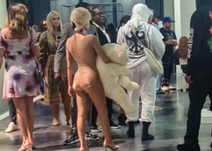 “No Wonder Her Last Name Is ‘Censori’”: Bianca Censori’s Provocative Look Steals The Spotlight Again 2