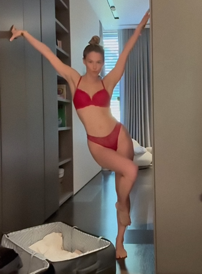 Leo DiCaprio’s Ex Bar Refaeli Stuns The Internet By Pulling Down Her Underwear In Lingerie 3