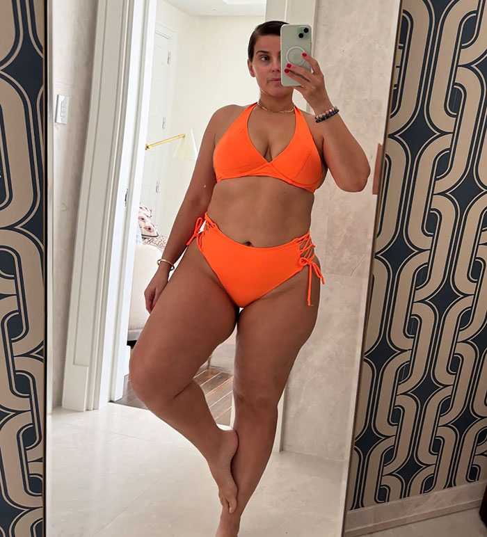 “I Love How She Looks”: Nelly Furtado Rings In 2025 With Empowering Bikini Photos 4