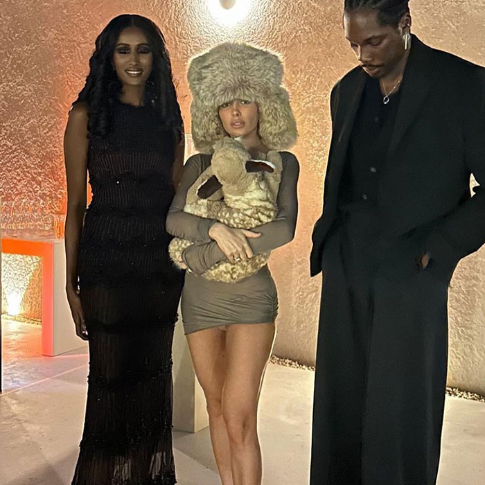 “No Wonder Her Last Name Is ‘Censori’”: Bianca Censori’s Provocative Look Steals The Spotlight Again 5