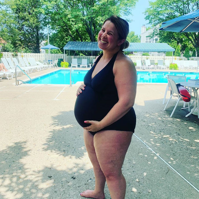 Mindy Kaling Posts Body-Positive Bikini Pics, Other Women Reply By Sharing Theirs 3