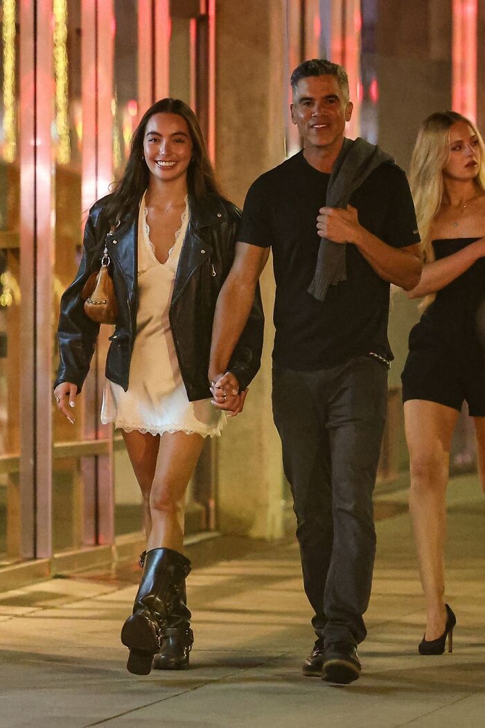 Jessica Alba Stuns With Bikini Body As Ex-Husband Is Spotted Holding Hands With Much Younger Model 1