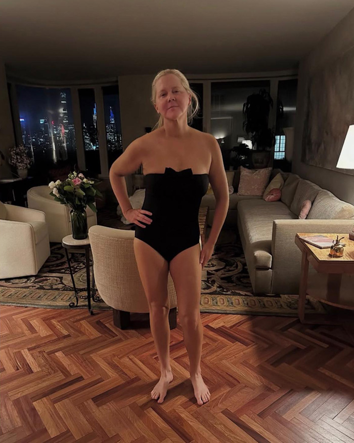 “He Is Better Off”: Amy Schumer Fires Back As Fans Slammed Her Bikini Pics After Divorce Filing 3