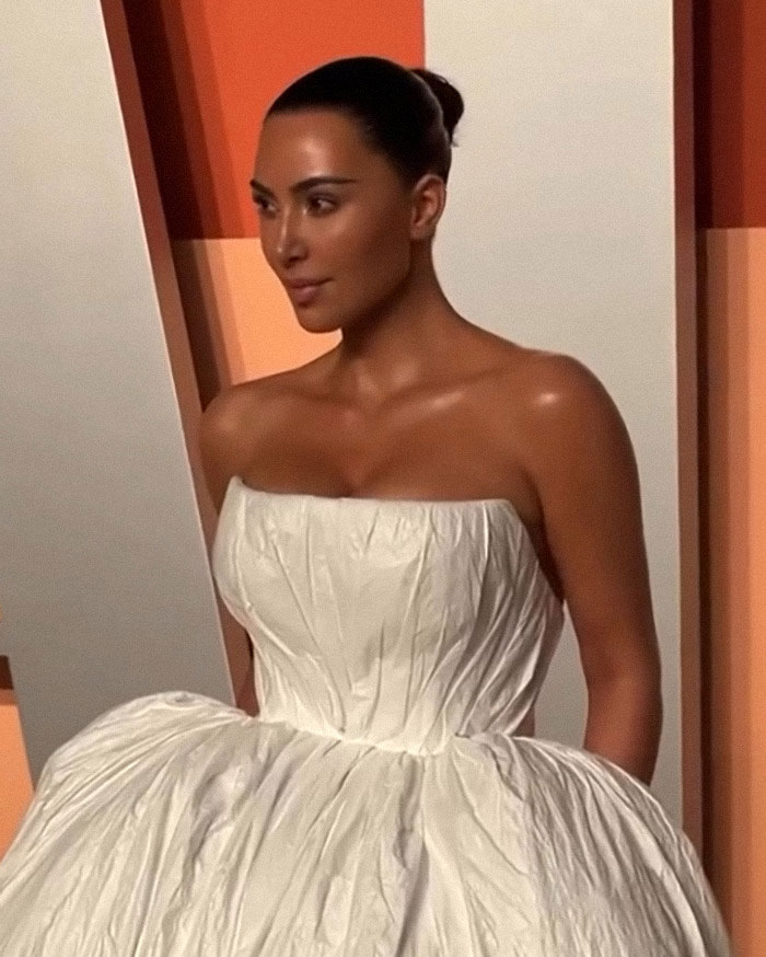 “Tone-Deaf, Egocentric”: Kim Kardashian Dragged Over 60-Foot Blow-Up Doll In Times Square 10