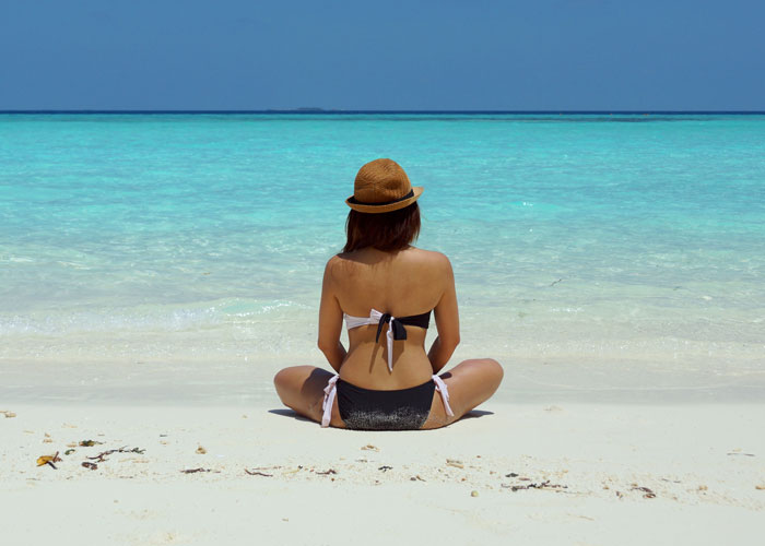 Woman Demands Sister Cover Up Her Bikini, Throws A Fit When She Refuses 1