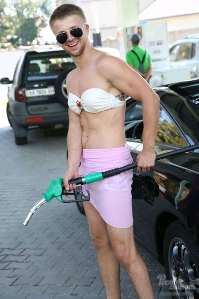 Russian Gas Station Offers Free Fuel For Anyone In A Bikini, Doesn’t Expect Guys Would Dress Down, Too 1