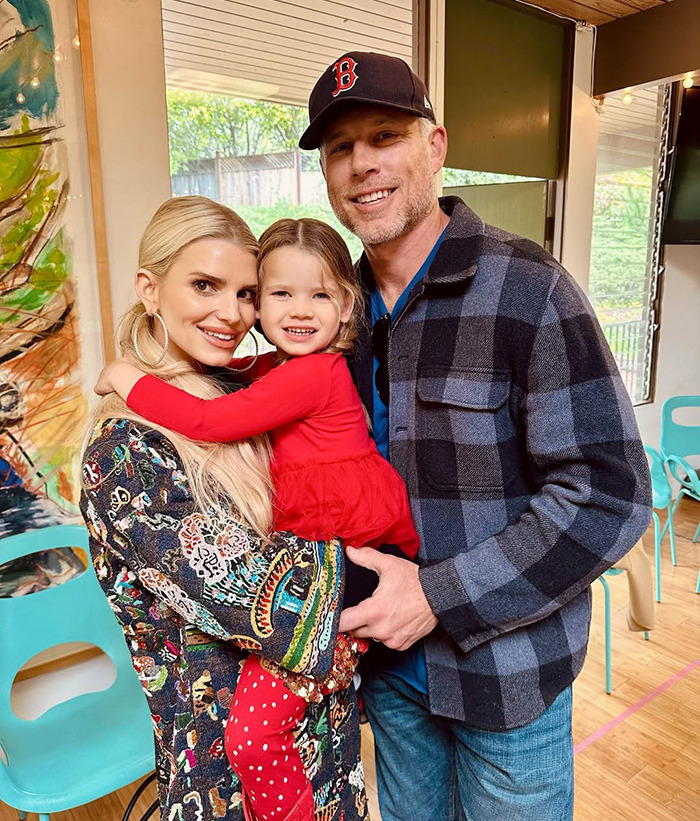 Jessica Simpson Shows Off “Revenge Body” In Skimpy Swimsuit After Divorcing Eric Johnson 2