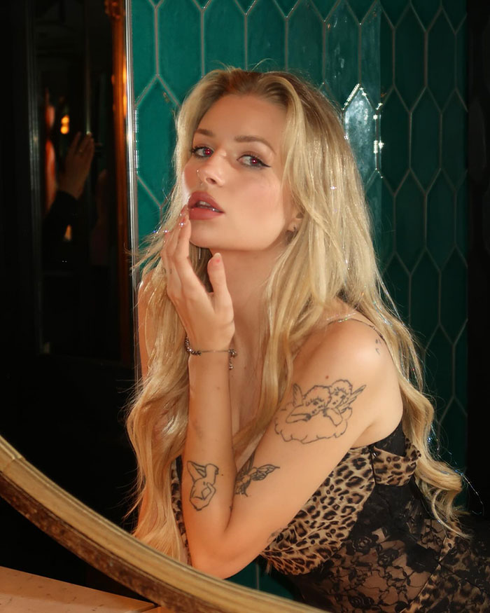 “Self-Esteem Issues!”: Kate Moss’ Sister Called Out For Wild Dating Story And Racy Bikini Photos 2