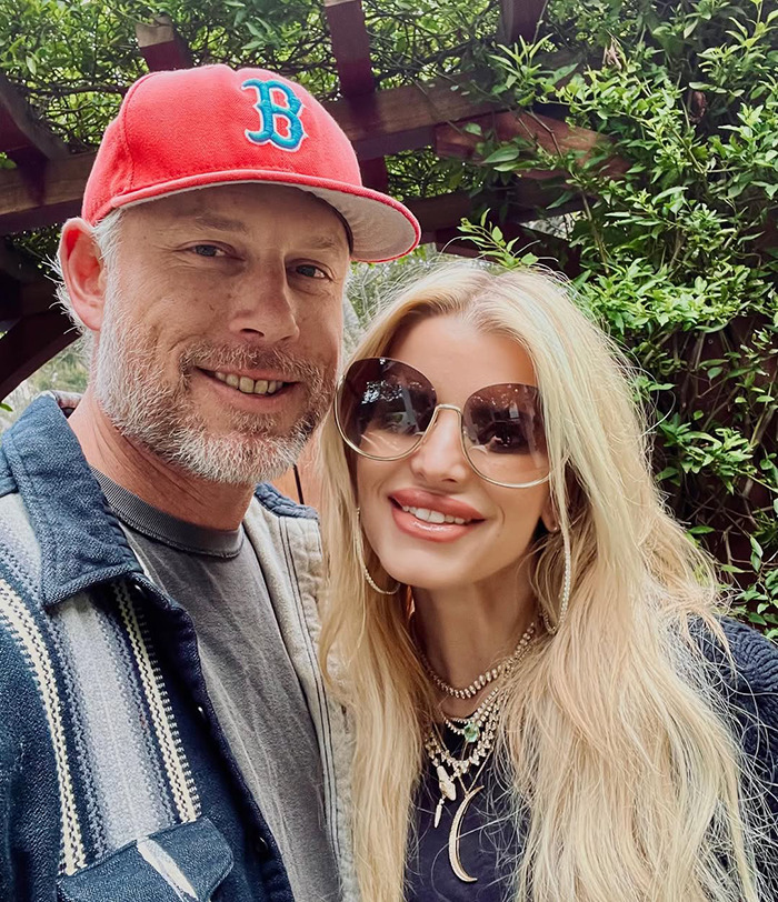 Jessica Simpson Shows Off “Revenge Body” In Skimpy Swimsuit After Divorcing Eric Johnson 3