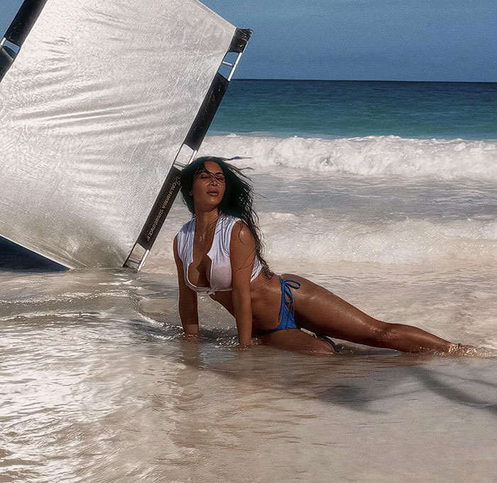 People Accuse Kim Kardashian Of Photoshop Fail In New Bikini Pics: “3rd Pic Obviously” 3