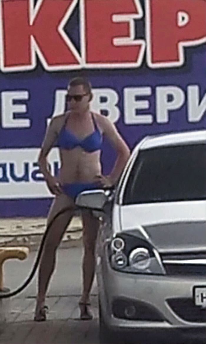 Russian Gas Station Offers Free Fuel For Anyone In A Bikini, Doesn’t Expect Guys Would Dress Down, Too 4