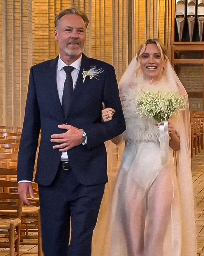 Influencer Slammed For The “Worst Wedding Dress Ever” After You Can See Her Underwear 5