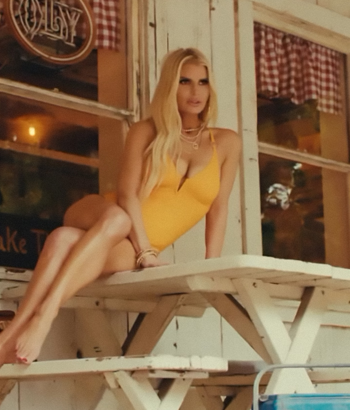 Jessica Simpson Shows Off “Revenge Body” In Skimpy Swimsuit After Divorcing Eric Johnson 5