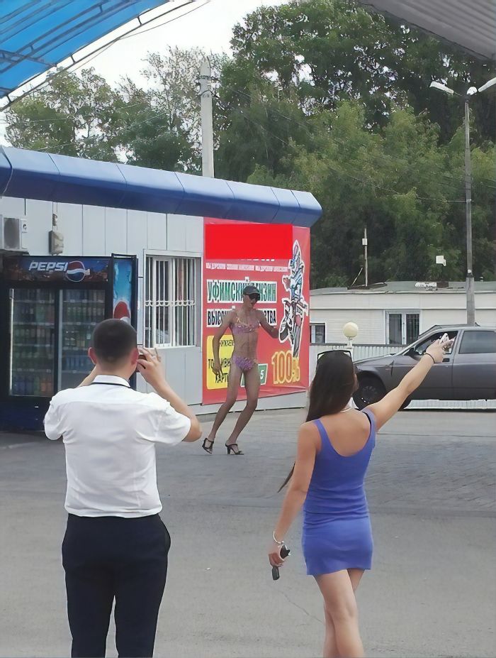 Russian Gas Station Offers Free Fuel For Anyone In A Bikini, Doesn’t Expect Guys Would Dress Down, Too 7