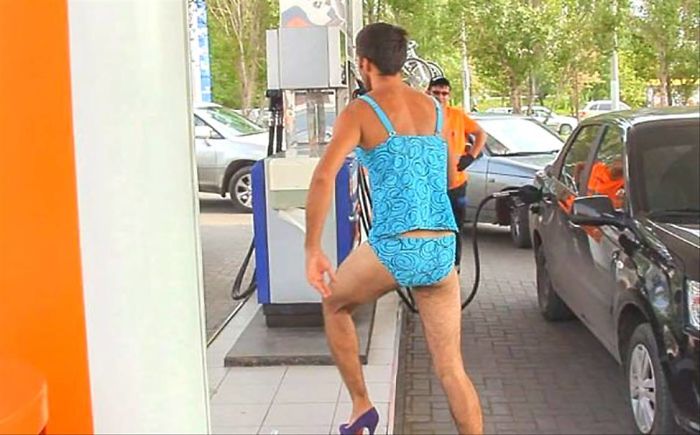 Russian Gas Station Offers Free Fuel For Anyone In A Bikini, Doesn’t Expect Guys Would Dress Down, Too 8