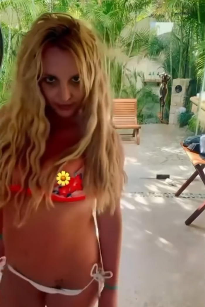 “It’s Just Sad”: Britney Spears’ Bikini Slip And Yacht Kiss With Mystery Man Leave Fans Worried 1