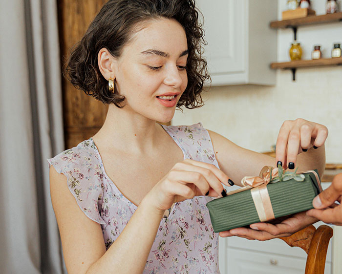 Man Doesn’t Understand Why GF Didn’t Appreciate His Gift, Gets A Reality Check 11