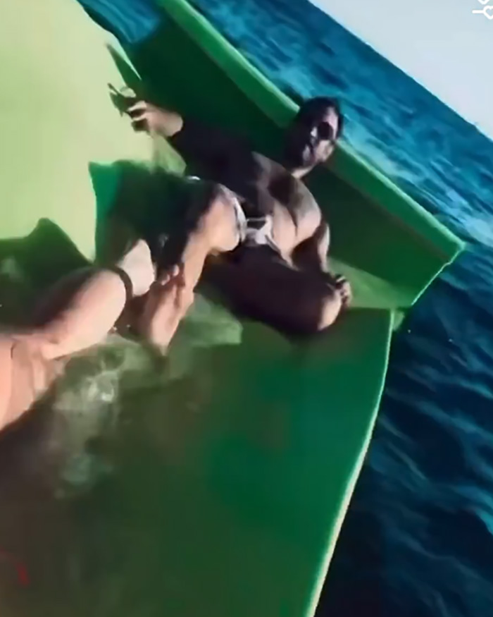 “It’s Just Sad”: Britney Spears’ Bikini Slip And Yacht Kiss With Mystery Man Leave Fans Worried 6