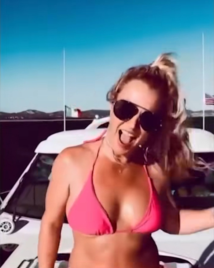 “It’s Just Sad”: Britney Spears’ Bikini Slip And Yacht Kiss With Mystery Man Leave Fans Worried 10